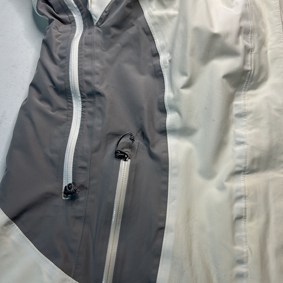 The North Face Summit Hyvent Alpha Series. White with gray accents. Size Med. - Picture 6 of 10